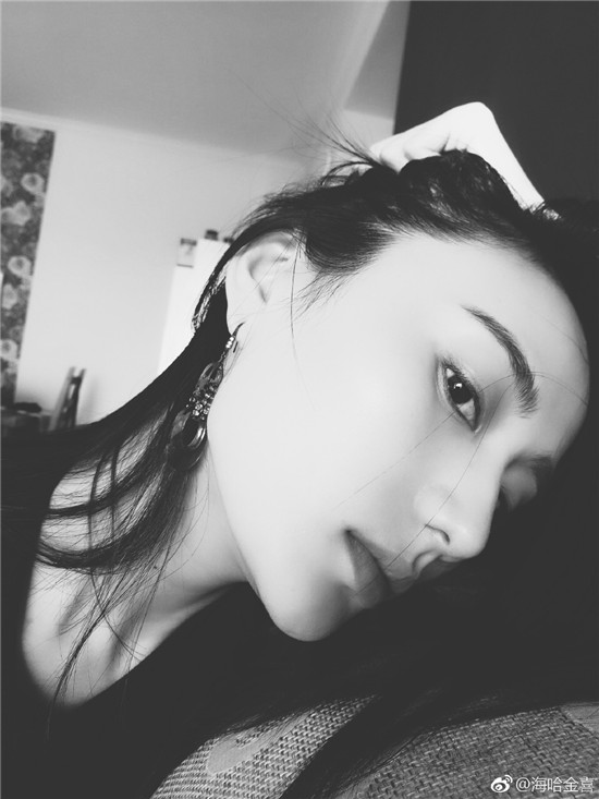 李亚鹏表白新女友,王菲的歌嗨翻全场,难忘前妻还是在蹭热度?