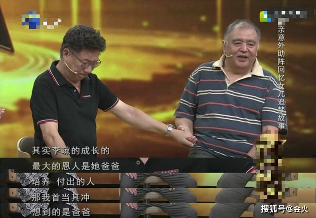 42岁李琼变油腻大妈,成名作《山路十八弯》唱破音,走红全靠爸