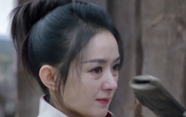 赵丽颖王一博《有翡》再惹争议,观众因董璇一条腿吵了起来,画面诡异如木偶