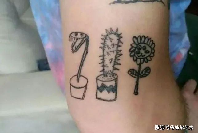 不会画画的纹身师,纹出歪扭的小纹身,生涩俏皮让人忍俊不禁