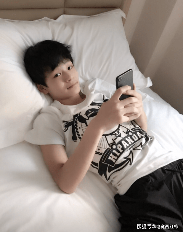 一台手机用了3年,张大仙为何不舍得换?晒出手机参数,小浪浪解释了原因