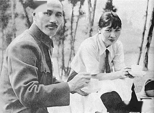 乱世有佳人,绝世而独立