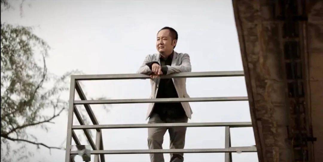 他与“水性”博弈,进行着“水的突围”,独辟蹊径走出了全新的创作之路