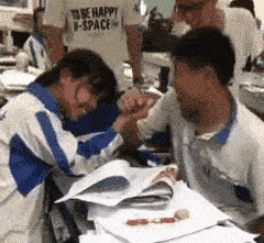 爆笑GIF趣图:家里有一个这样的媳妇,不仅身体累,心更累···