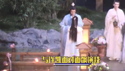 周冬雨古装一言难尽,丫鬟相难撑场面?与许凯身高差太大