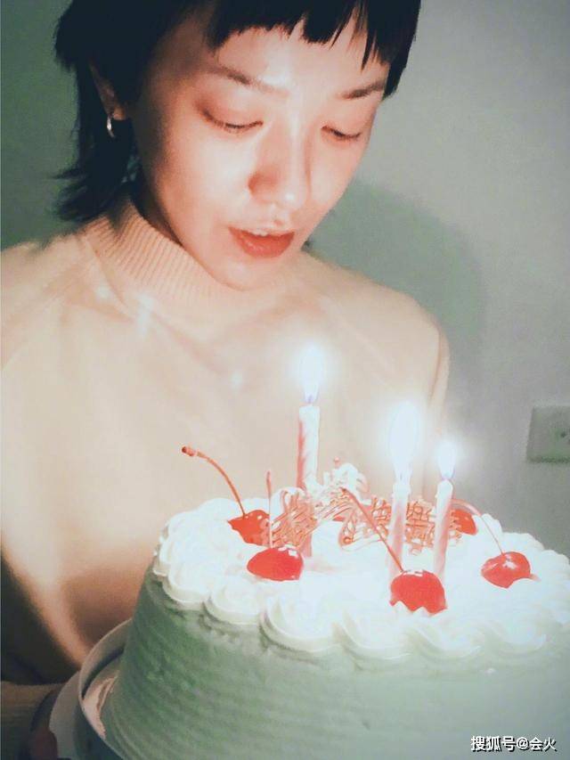 被嘲实力差假文艺,郭采洁挂素人照片回怼,网友:大可不必
