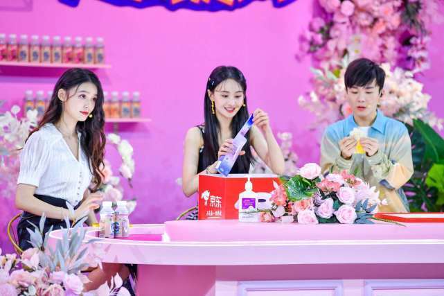 郑爽林允吴昕黄圣依罕见同框,吴昕竟那么胖?郑爽凭美貌碾压全场