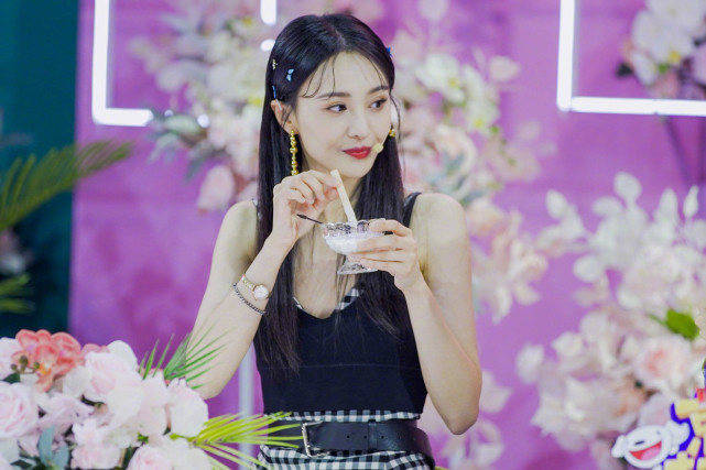 郑爽林允吴昕黄圣依罕见同框,吴昕竟那么胖?郑爽凭美貌碾压全场