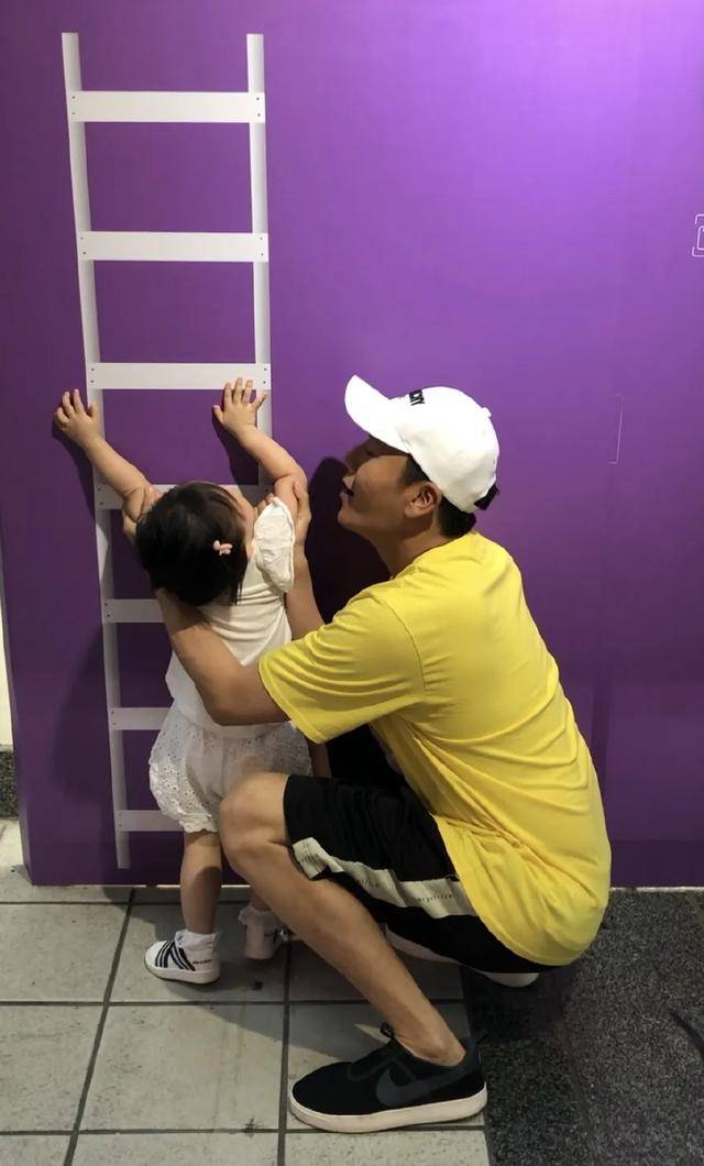 柔情爸爸直男老公秦昊:女儿被欺负掩面痛哭,却吝于对妻子说爱你
