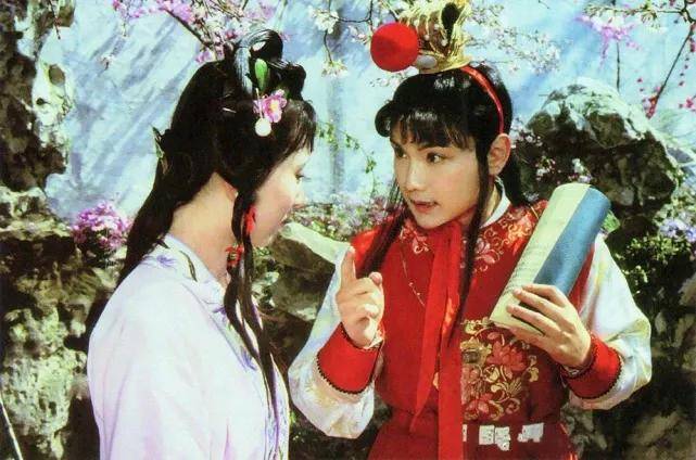 贾宝玉是情痴,还是花心大萝卜?看贾母和多姑说了啥?