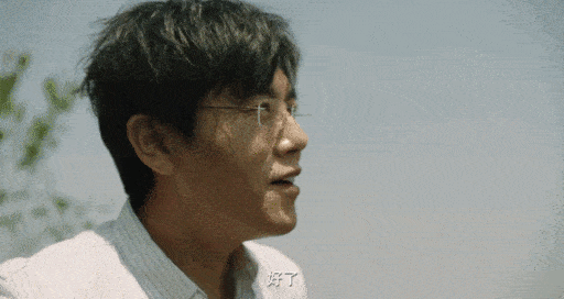 秦昊终于凭借《隐秘的角落》火出圈!今天有人带你去爬山了吗?