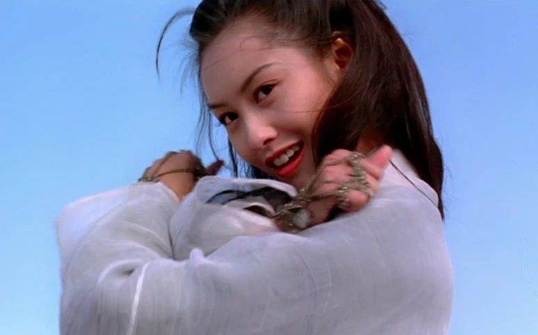 《大话西游》25年过去,莫文蔚成立厂牌登春晚,朱茵跑去演恐怖片