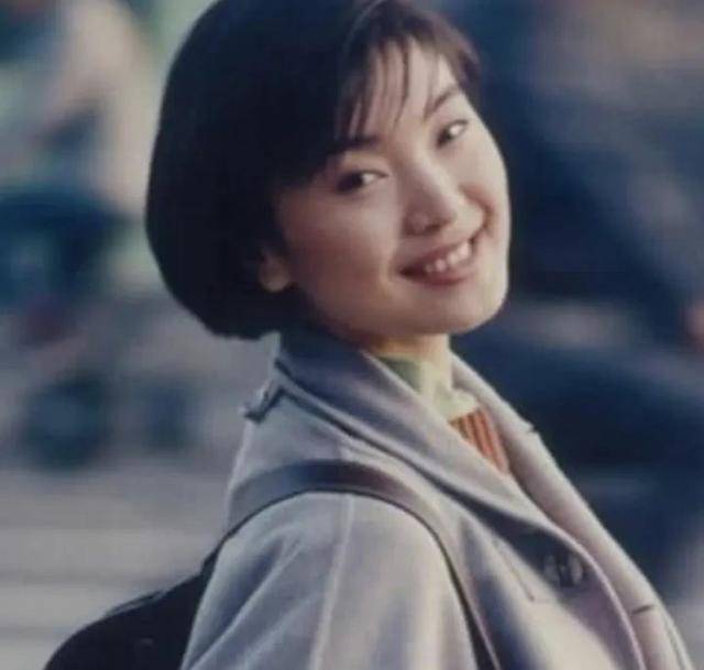 歌手陈红变整容脸,嘟嘟唇眯缝眼脸肿认不出,曾瘫痪如今跳女团舞