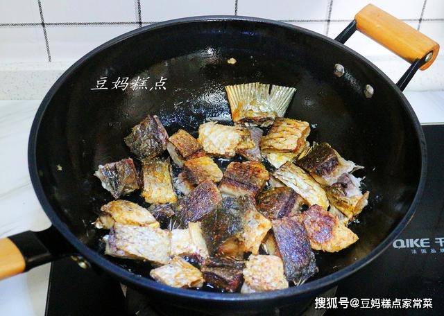 孩子考试,多吃鱼,学会这2招,鱼肉入味鱼皮不破,真好用