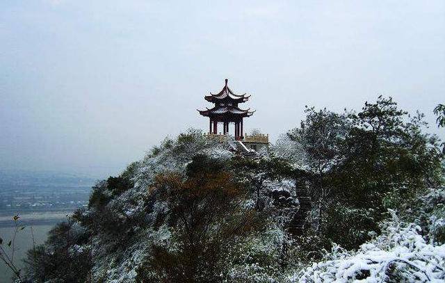 刘禹锡的这首怀古诗一气贯注,后世评价:压倒元、白