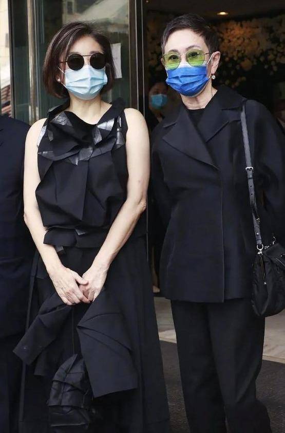 65岁林青霞一身黑裙现身赌王葬礼,她与赌王家族渊源从何超琼开始