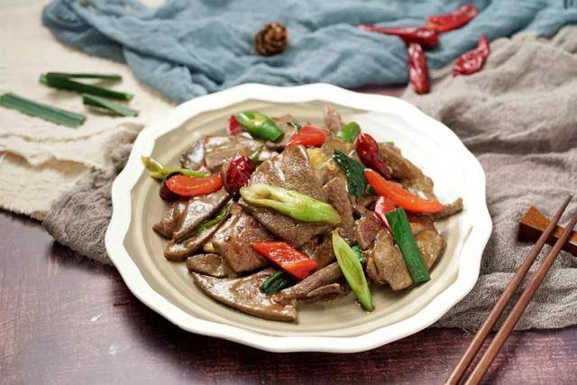 常吃这道“家常菜”,养血明目补肝肾,每天一碗,人人吃得起