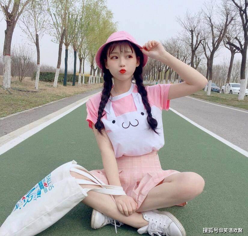 搞笑:上段路堵的时候,有个人自称是发型设计师,给我免费剪头发