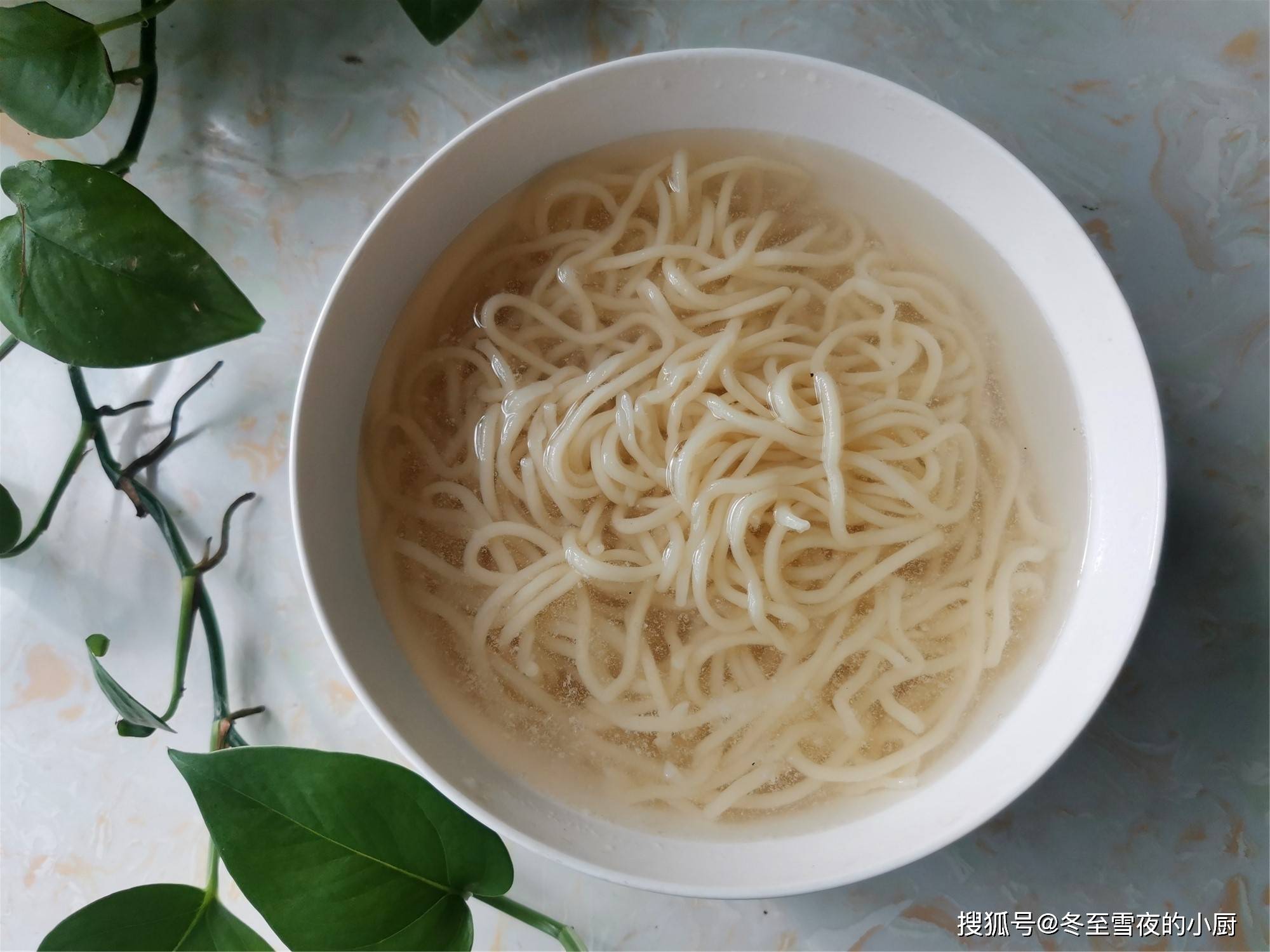 伏天天热,教你一道凉面做法,凉爽开胃味道香,比叫的外卖还好吃