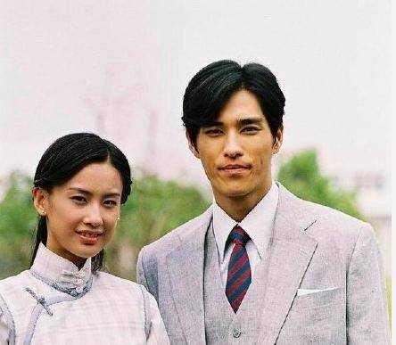 黄圣依拍过《金粉世家》的姊妹篇,更没想到郭碧婷也参演了此剧