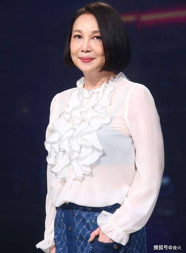 李宗盛二女罕露面,大女儿清纯温婉,二女儿戴鼻环长相浑似父亲