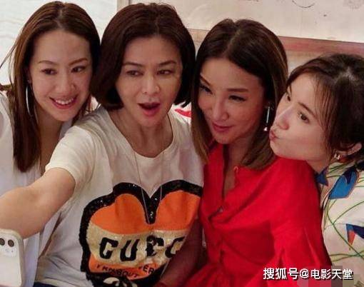 《三十而已》不算啥,看到刘嘉玲与名媛的合照:这才誓静煮妇圈!