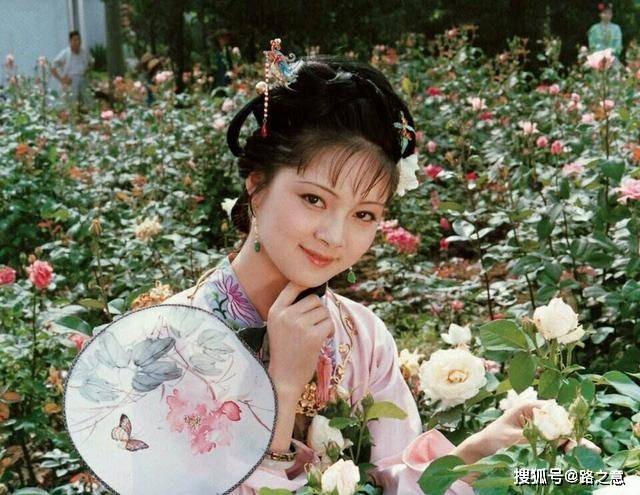 薛宝钗:《红楼梦》里人人称赞的人物,她的真面目是怎么样的