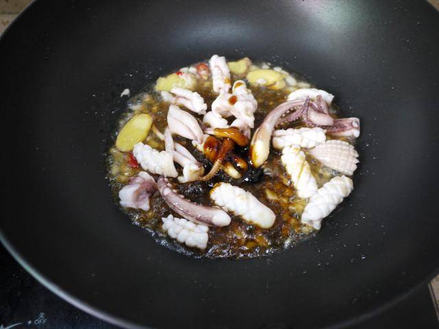 这肉比猪肉便宜多了,又鲜又解馋,10块钱能炒一盘,真值