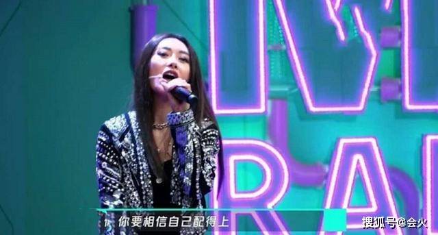 42岁爱戴时隔7年重新露面,模样大变让人不敢认,被质疑整容变脸