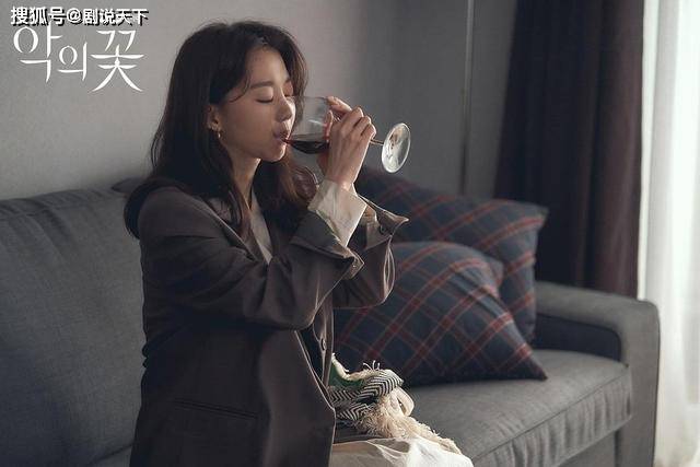 《恶之花》:16集剧本已写完,反派即将浮出水面