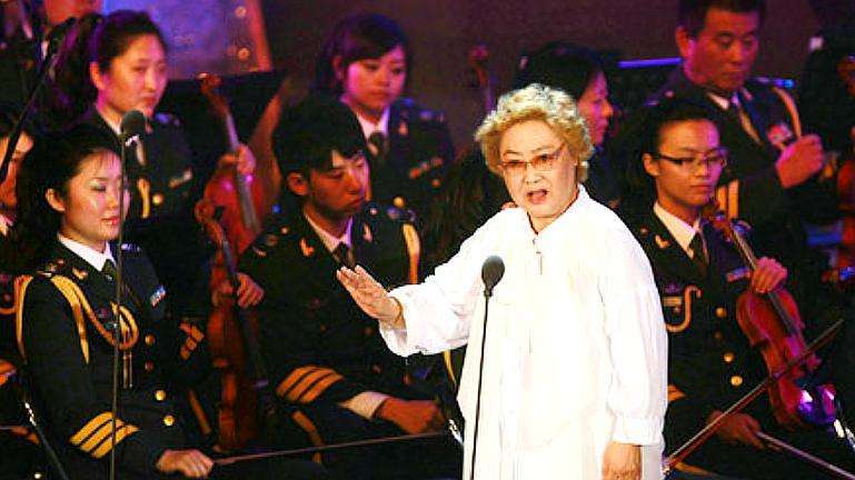 老艺术家郭兰英,出生就被抛弃,丈夫也离她而去,一生无儿无女