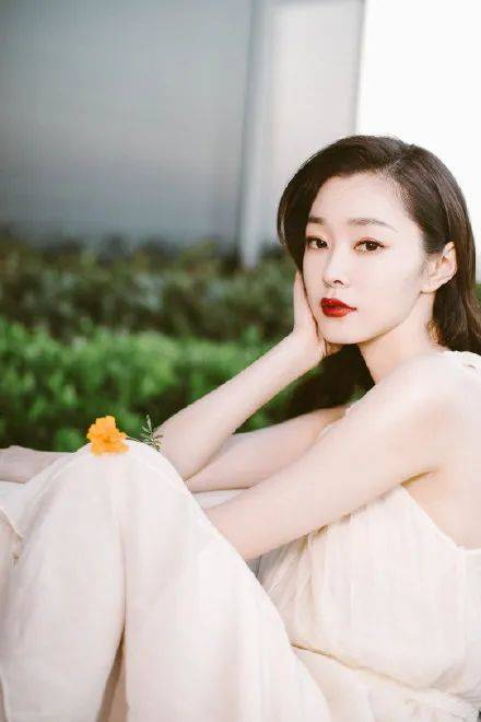 宋轶妩媚风情太性感迷人!难怪从配角于曼丽逆袭走红