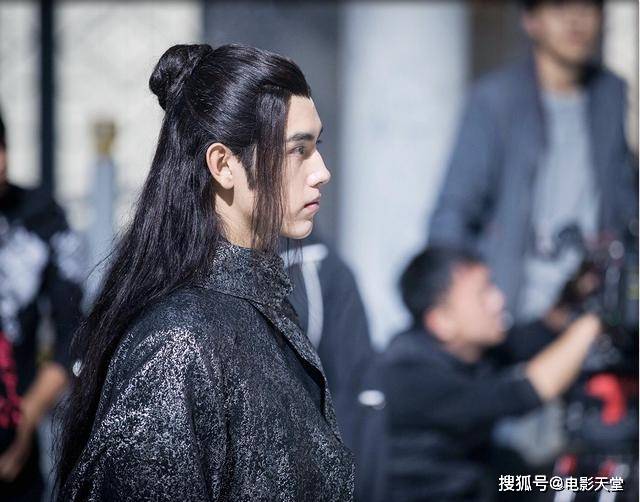 罗云熙撒娇?《皓衣行》片场与陈飞宇四目相对,玩的好开心