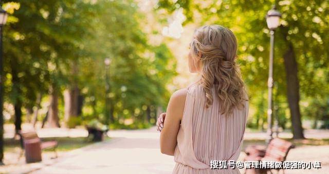 “青青子衿,悠悠我心”,爱情不是只有柔情,还有期待和痛苦
