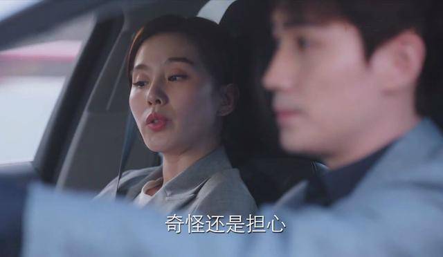 刘诗诗花絮曝光,牛仔套装超飒,配音坐姿霸气为剧内李思雨同款