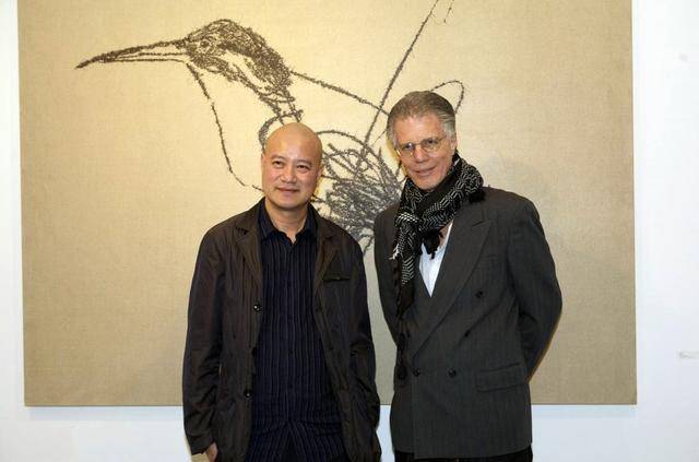 川美教授画小鸟图售价82万,却被批小孩儿画作,专家:这是艺术
