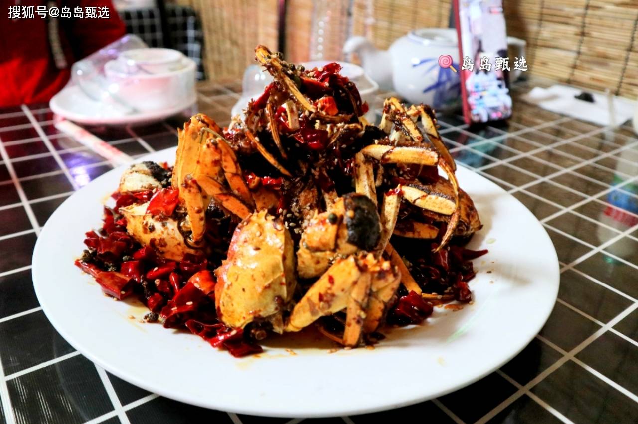 青岛最牛川菜馆,一盘土豆丝188,一串烤肉88,竟很多人去