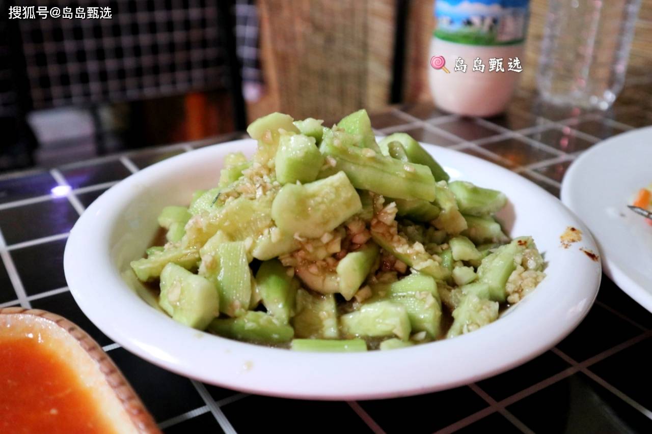 青岛最牛川菜馆,一盘土豆丝188,一串烤肉88,竟很多人去