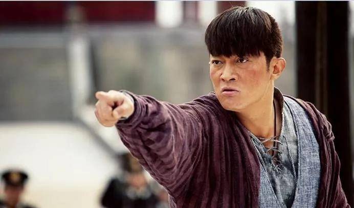 杨紫毕业后的第一部戏,搭档杨志刚演情侣,高粱地奉献荧屏初吻