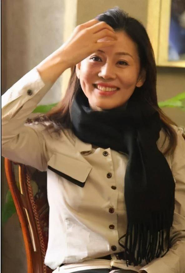 两版甄嬛传,郑晓龙的男3可以编惊鸿舞,陈凯歌的男2成了笑话