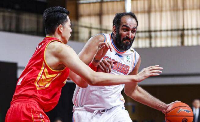 不愧亚洲第一中锋!6场轰三次3双,35岁仍能打爆众多CBA国产内线