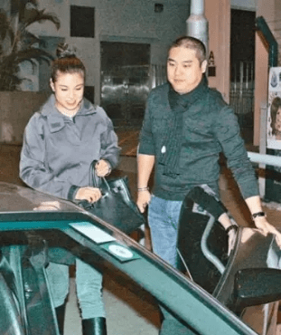TVB前花旦豪门梦碎,刘恺威前任廖碧儿41岁被百亿富豪退婚,素颜乘公交
