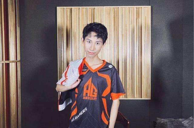 如果梦泪不是KPL人气王,女友还能力挺他吗?梦嫂1举动让黑粉沉默