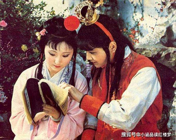 林黛玉和薛宝钗谁的身份最尊贵?宝玉写的2个字,刷出新认知