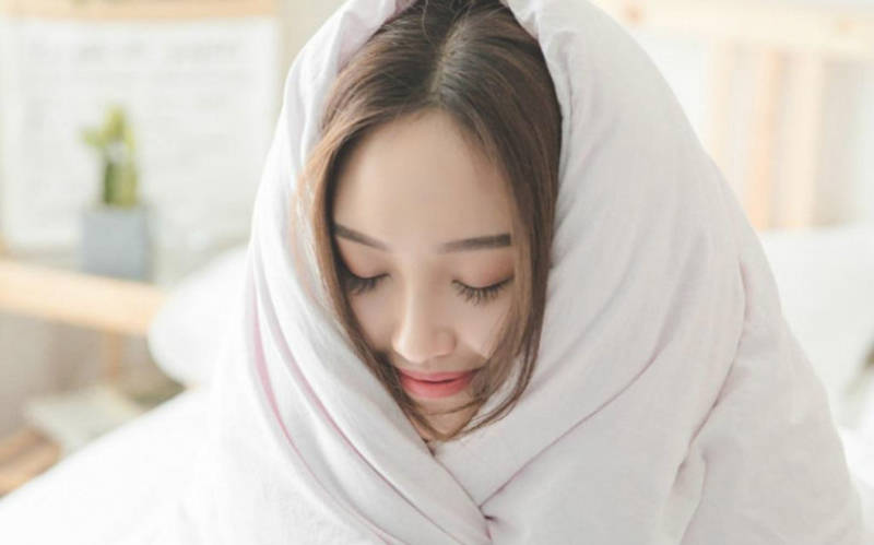 GIF搞笑趣图:主人接过一看,上面写着:不准敲门推销