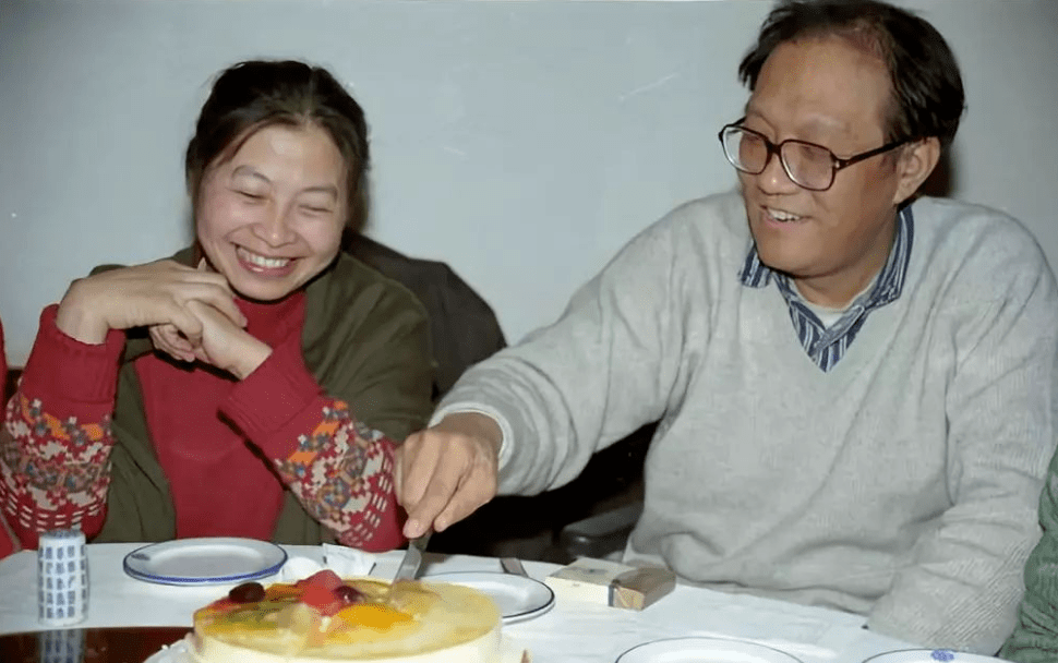 史铁生逝世10周年:在轮椅上度过了38年的他,为什么被称作“时代的巨人”?