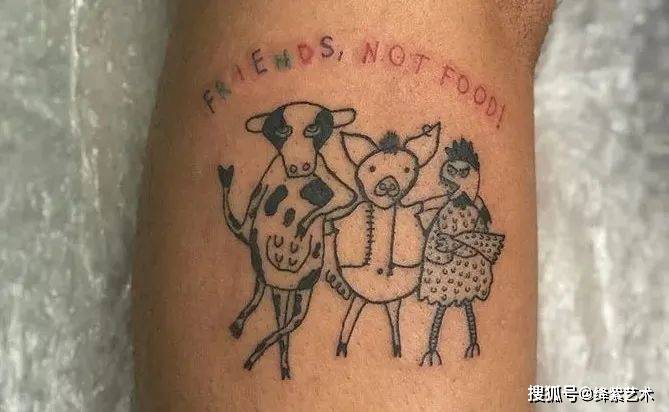 不会画画的纹身师,纹出歪扭的小纹身,生涩俏皮让人忍俊不禁