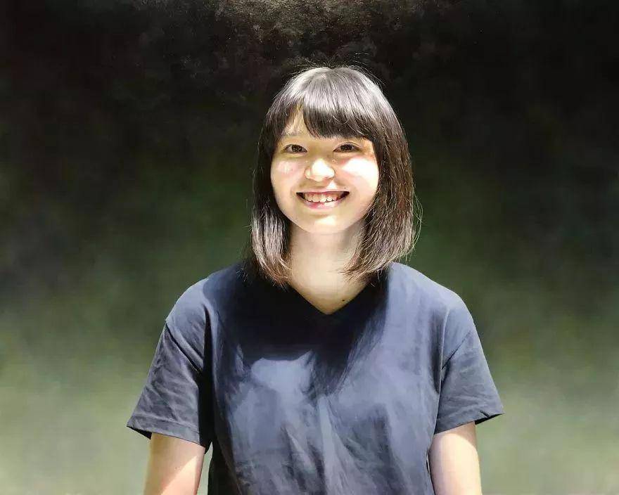 超现实主义:死磕15年,他笔下的少女图,逼真得无法想象