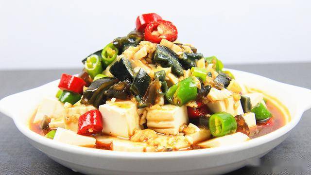 饭店的皮蛋豆腐为啥好吃?原来他们都加这2样,怪不得滑嫩又爽口