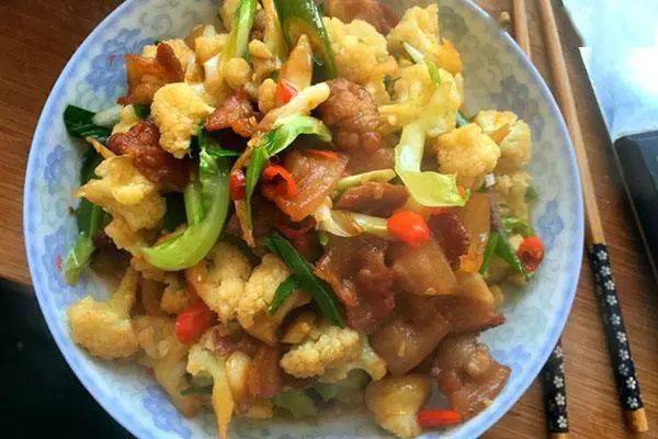 炒花菜时,万万别直接下油锅!多加“1步”,花菜又香又脆!